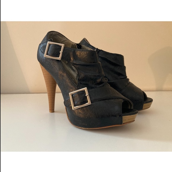 Vintage Charlotte Russe Black Faux Leather Double Buckle Accent Heels size 7 - Picture 3 of 7